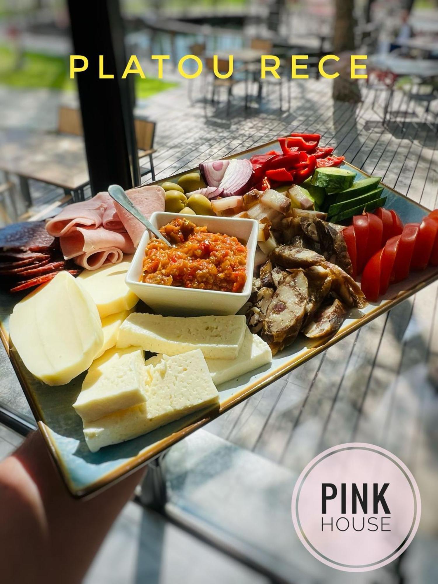Hotel Pensiunea Pink House Runcu Runcu  Zewnętrze zdjęcie